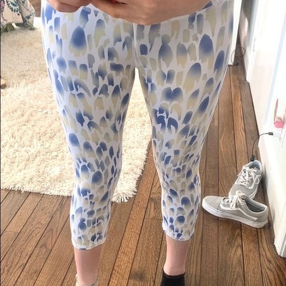 Alo Cropped Leggings - Picture 1 of 3